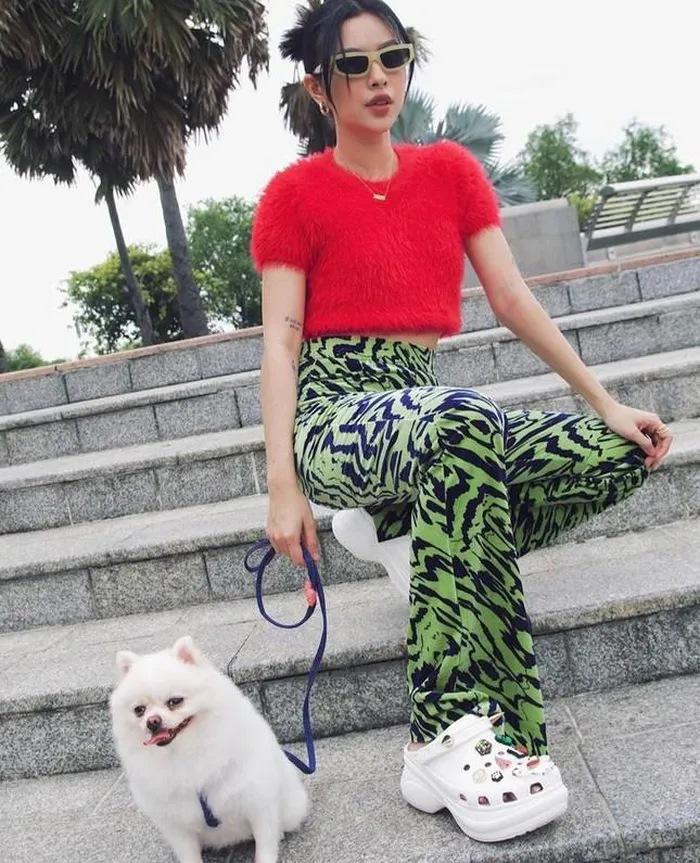 Thời trang sao Việt: Thúy Vi khoe vòng 1 ngộp thở - Chi Pu hóa cao bồi-10