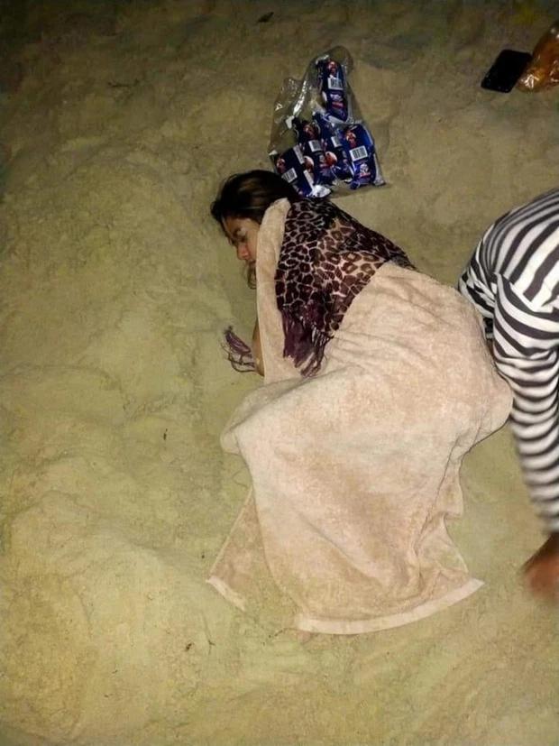 Người bị vùi la liệt dưới cát trên biển, sự thật sau đó mới ngã ngửa-6