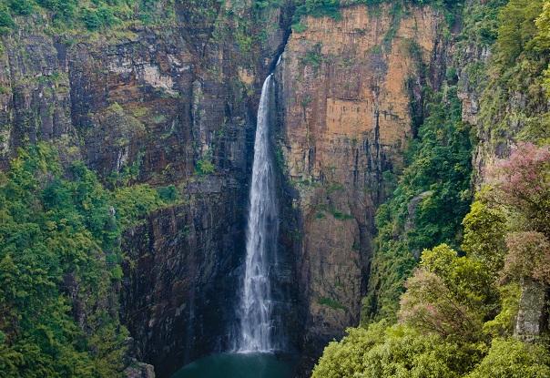 Ngọn núi có bậc thang cực dốc ở Trung Quốc, thách thức mọi du khách-3