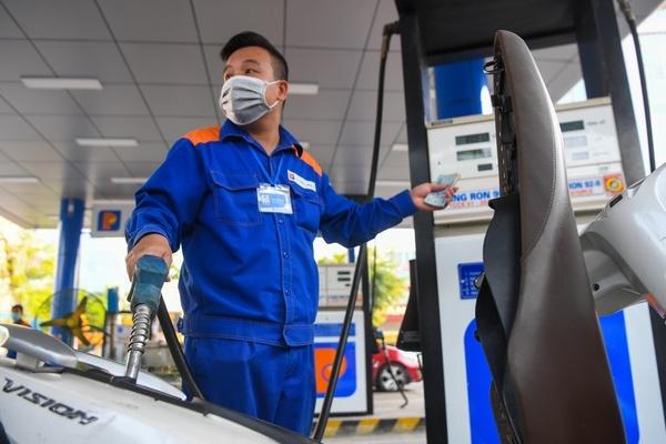 Giá xăng giảm mạnh nhất trong vòng 21 tháng-2