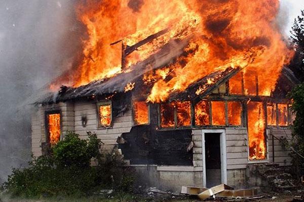 Quán bar ở trung tâm Sài Gòn bốc cháy, nhiều người tháo chạy tán loạn-7