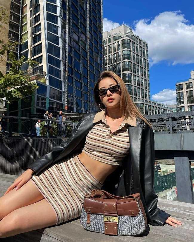 Chi Pu hát ở Mỹ, poster to đùng chính giữa trên cơ đàn anh!-3