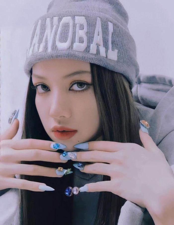 Lisa khoe body vạn người mê trước khi mắc COVID-19-1