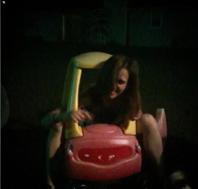 Mắc kẹt kiểu bi hài khiến nạn nhân tiến không được, lùi không xong-8