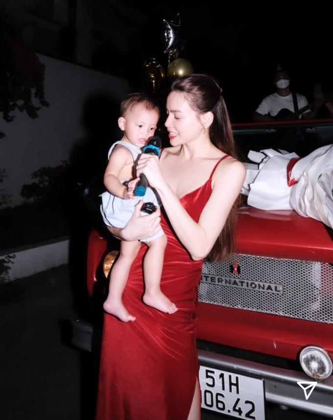 Hà Hồ và Bùi Anh Tuấn song ca, Lisa vừa xuất hiện giật luôn spotlight-2