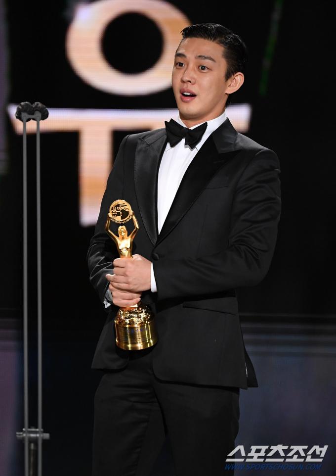 Yoo Ah In ngựa điên bất kham của Kbiz: tài năng đi kèm tai tiếng-2