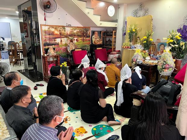 Trịnh Kim Chi làm lễ cho mẹ giữa lúc bị réo vào ồn ào Thương Tín-3