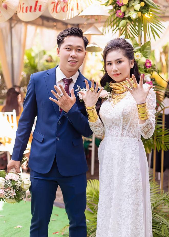 Cô giáo lấy chồng, gia đình trao vàng 30 phút chưa xong-2