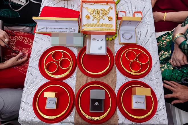 Cô giáo lấy chồng, gia đình trao vàng 30 phút chưa xong-3