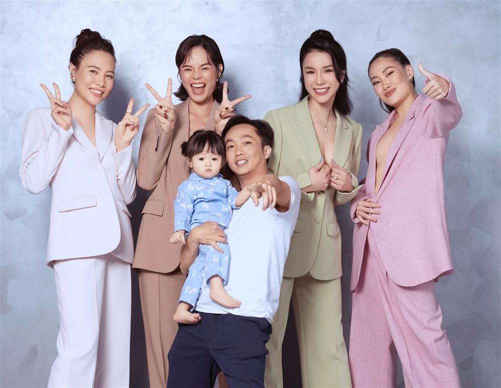 Cường Đô La chiếm spotlight giữa hội bạn chân dài của vợ-4