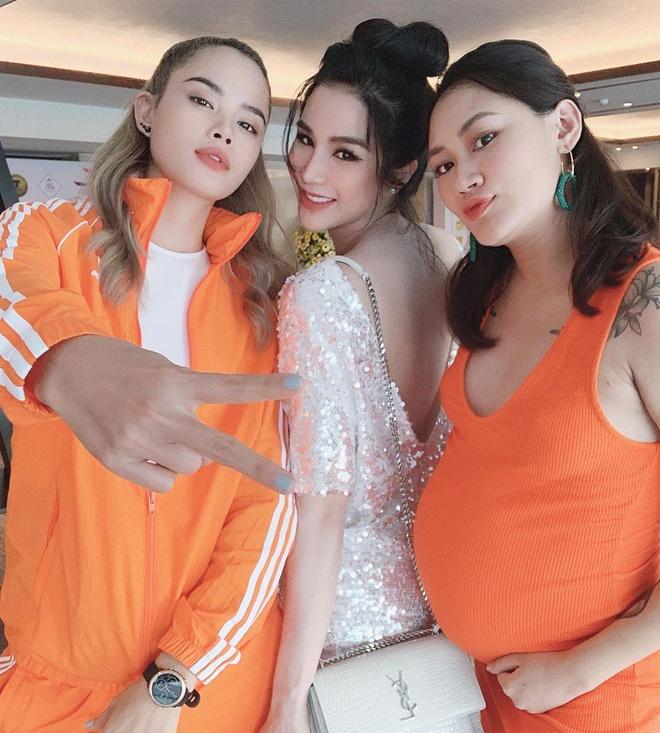 Cường Đô La chiếm spotlight giữa hội bạn chân dài của vợ-9