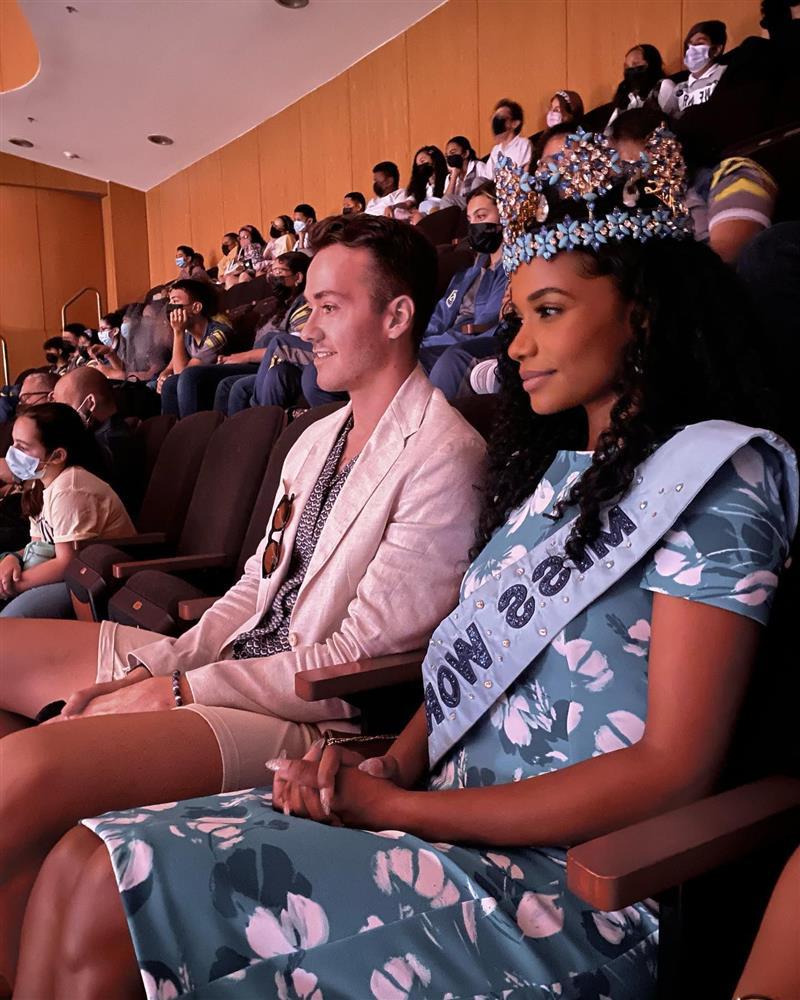 Danh tính mỹ nam lạc vào Miss World 2021 khiến chị em mê mệt-2