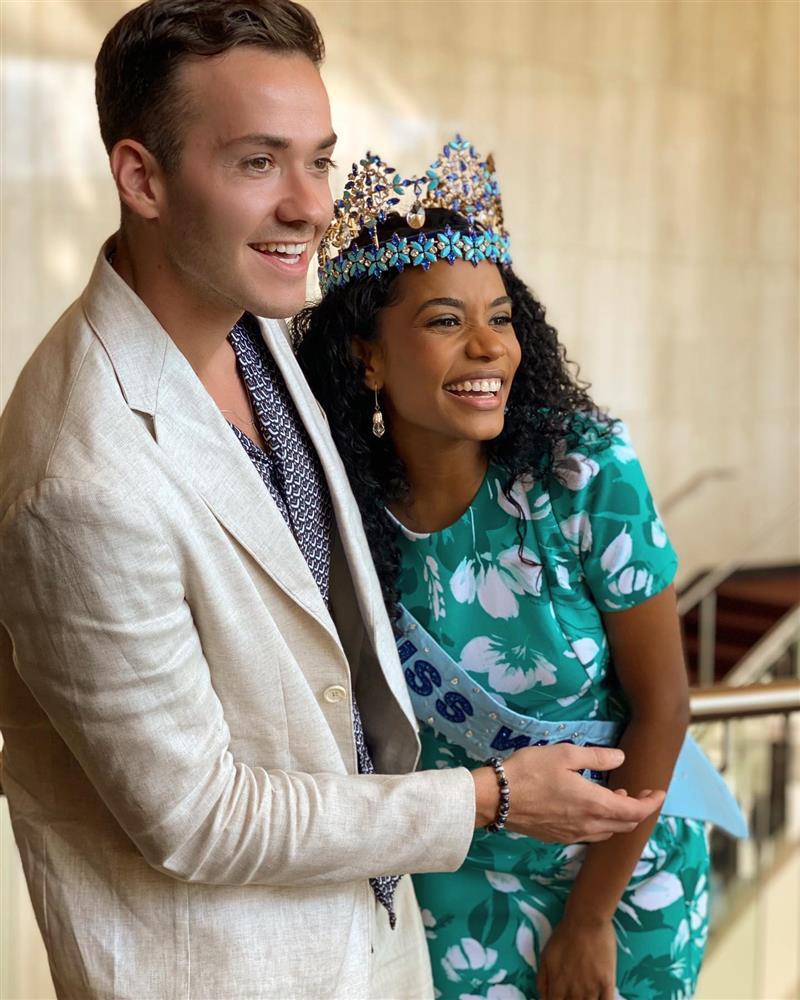 Danh tính mỹ nam lạc vào Miss World 2021 khiến chị em mê mệt-3