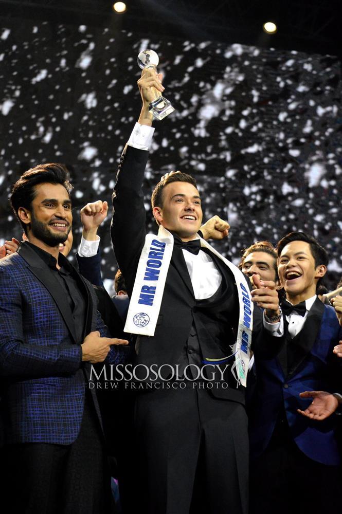 Danh tính mỹ nam lạc vào Miss World 2021 khiến chị em mê mệt-6