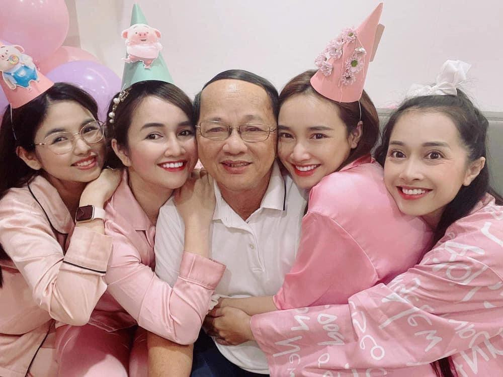 Hóa ra chị em Nhã Phương thừa hưởng hết nét đẹp từ anh bố-2