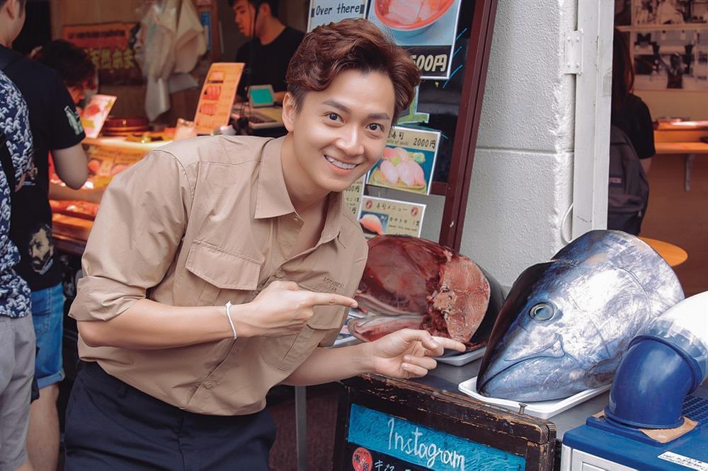 Ngô Kiến Huy ra MV Chống Lại Thế Giới- nhạc và hình chẳng liên quan-1