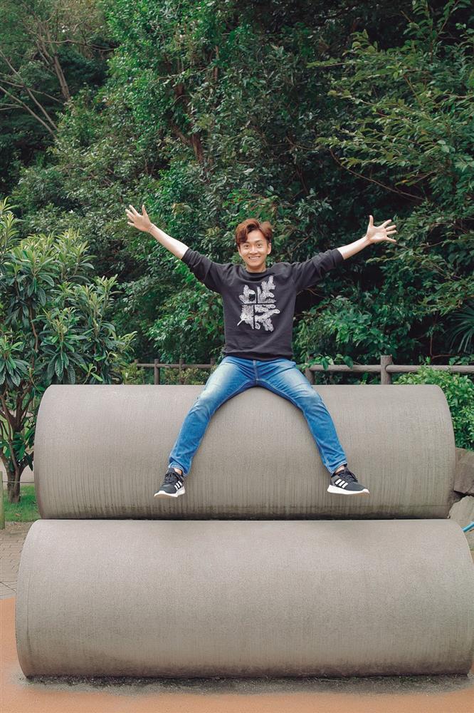 Ngô Kiến Huy ra MV Chống Lại Thế Giới- nhạc và hình chẳng liên quan-3