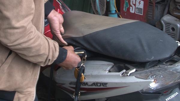 Khách quên chìa khóa, bảo vệ ngân hàng ở Đà Nẵng mở cốp trộm tiền-1