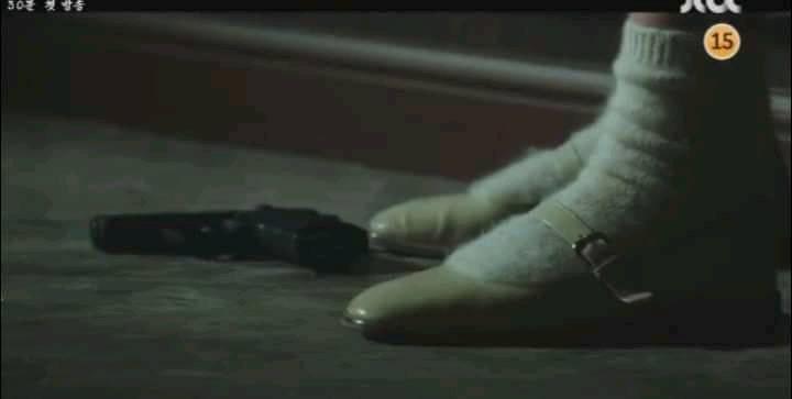 Snowdrop: Fan quay xe khi thấy Jisoo chĩa súng vào Jung Hae In-5