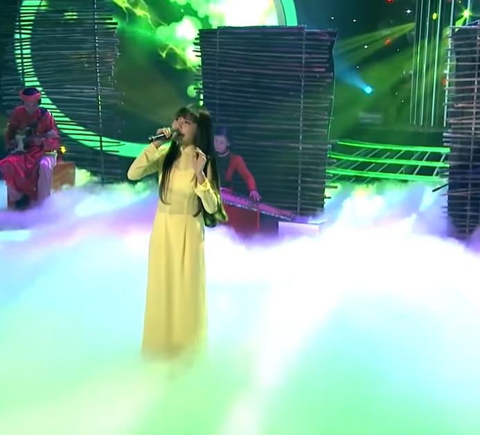 Phương Mỹ Chi hóa thân Phi Nhung, giật mình tưởng 2 trong 1-4