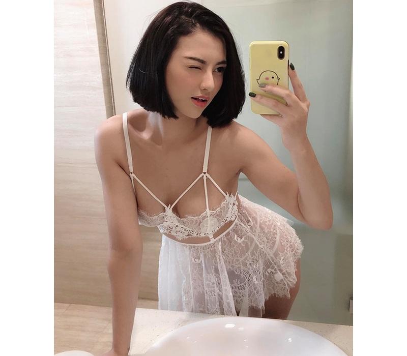 Hồng Quế tương tác mạng xã hội bằng màn mặc bikini như cởi-10