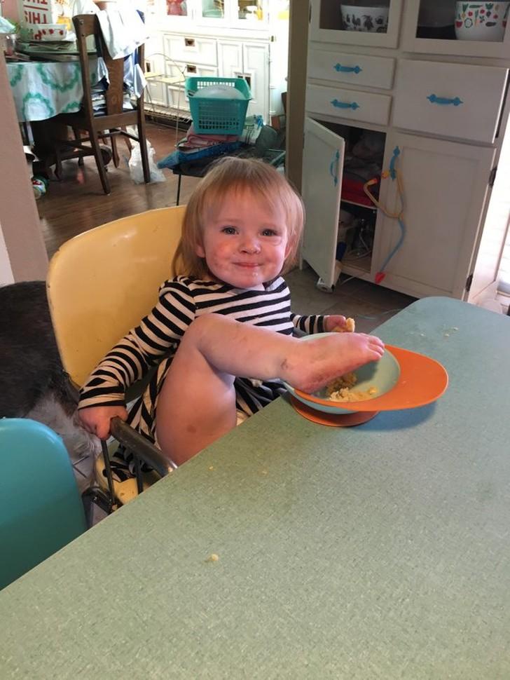 Khi nhóc tỳ bày trò troll bố mẹ, cả hai chỉ còn nước khóc thét-6