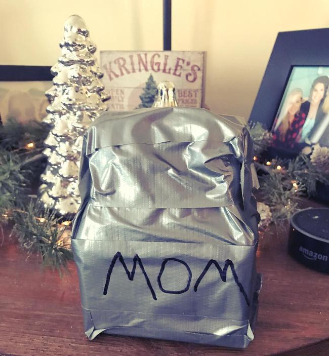 Khi nhóc tỳ bày trò troll bố mẹ, cả hai chỉ còn nước khóc thét-8