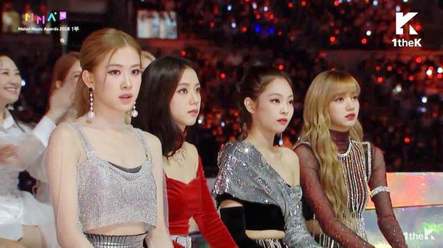 Tranh cãi thái độ không cảm xúc của Jennie khi nghe nhạc-1