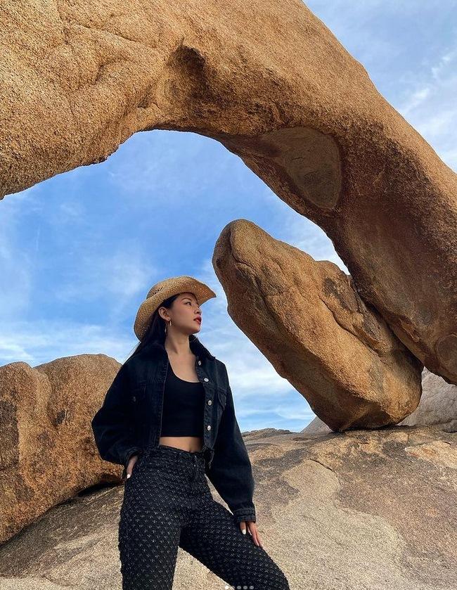 Thời trang sao Việt: Thúy Vi khoe vòng 1 ngộp thở - Chi Pu hóa cao bồi-2