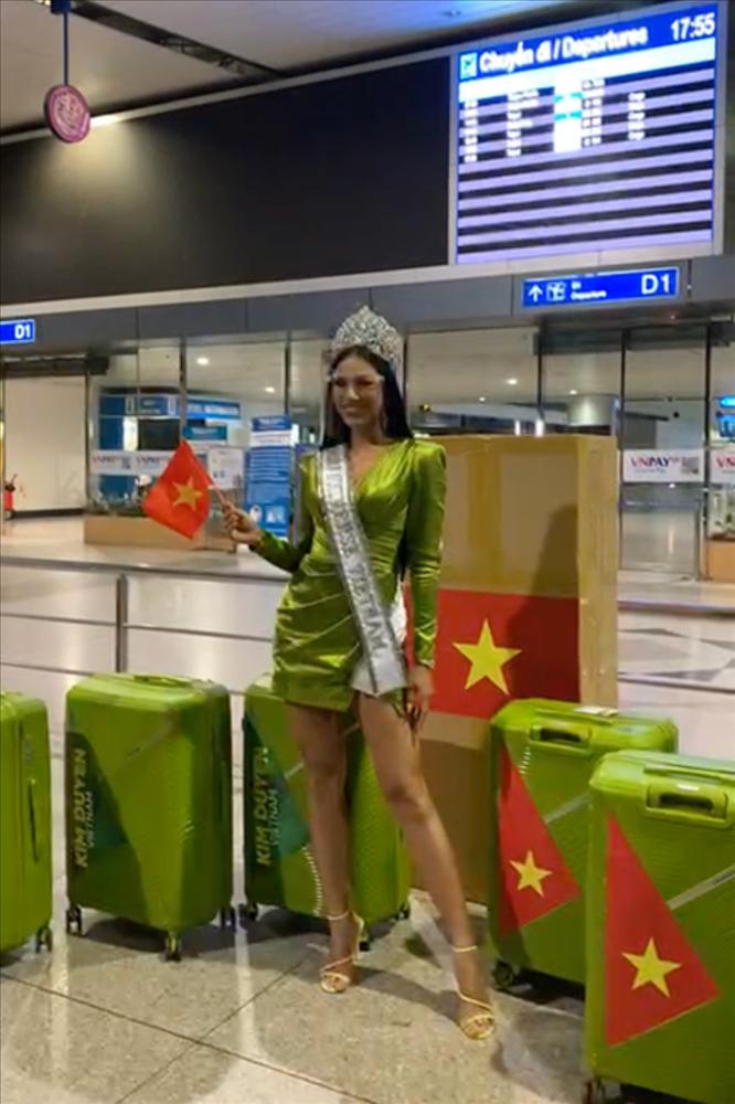 Hoa hậu Việt vác hành lý đi thi: Người cần 200kg, cô 5 vali là đủ-8