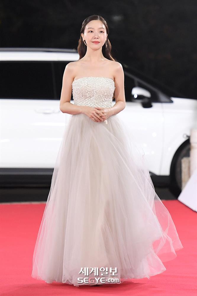 Kim Hye Soo chặt đẹp tình tin đồn Song Joong Ki trên thảm đỏ-11