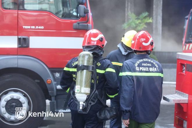 Quán bar ở trung tâm Sài Gòn bốc cháy, nhiều người tháo chạy tán loạn-6