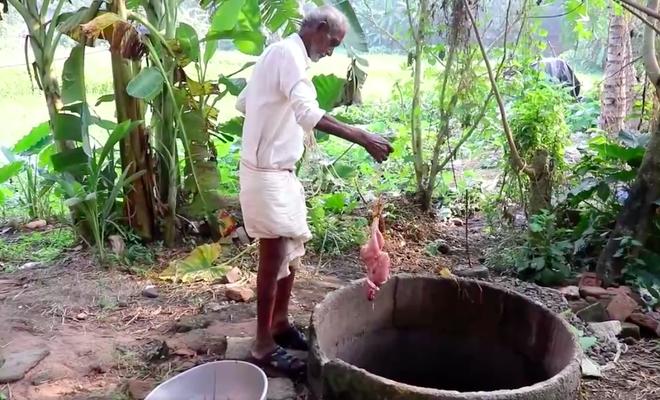 Cái kết bất ngờ khi ông lão ném con gà đã lột sạch da xuống giếng-2