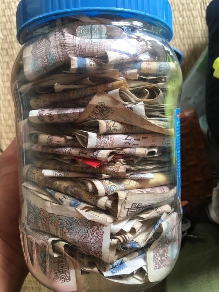 Có bao nhiêu tiền đều để dành để cưới vợ, đến heo đất còn không dám bỏ tiền mua cơ mà.