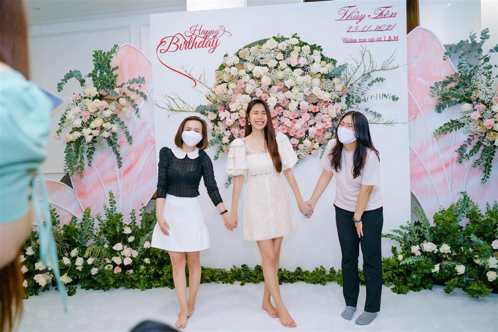 Toàn cảnh sinh nhật hoàng tráng của Thủy Tiên giữa tâm bão-9