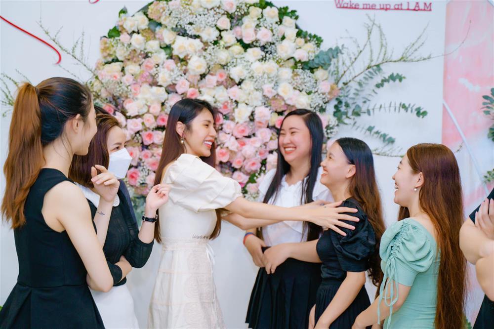 Toàn cảnh sinh nhật hoàng tráng của Thủy Tiên giữa tâm bão-13