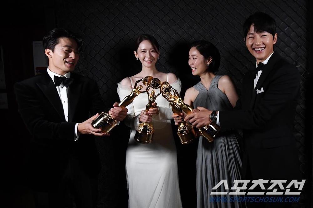 Giải thưởng Rồng Xanh 2021: Song Joong Ki và tình tin đồn cùng chiến thắng-5