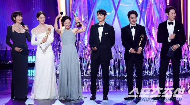 Giải thưởng Rồng Xanh 2021: Song Joong Ki và tình tin đồn cùng chiến thắng-6