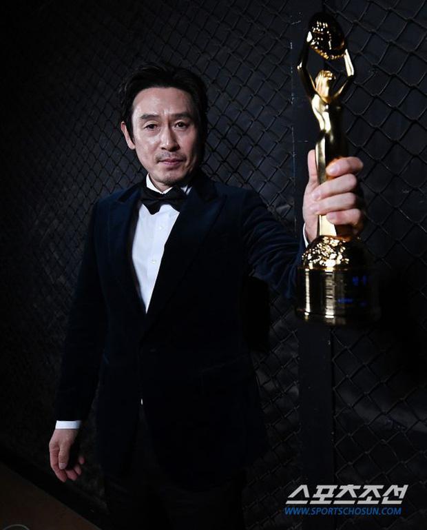 Giải thưởng Rồng Xanh 2021: Song Joong Ki và tình tin đồn cùng chiến thắng-8