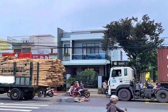Nữ sinh lớp 7 bị xe tải tông trên đường đi học về, tử vong thương tâm