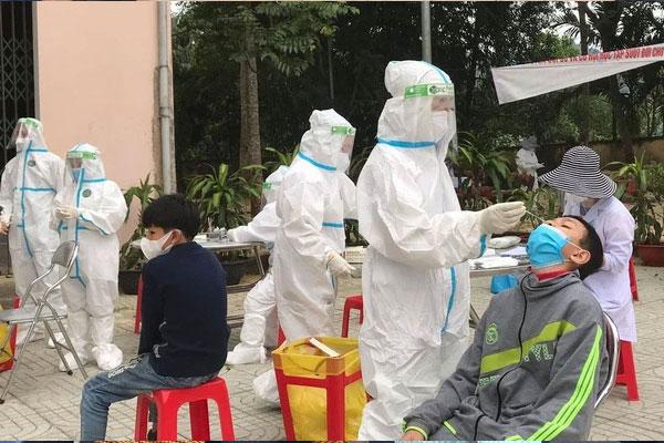 Nghệ An: 9 người trong gia đình vợ chồng bác sĩ nhiễm Covid-19-1