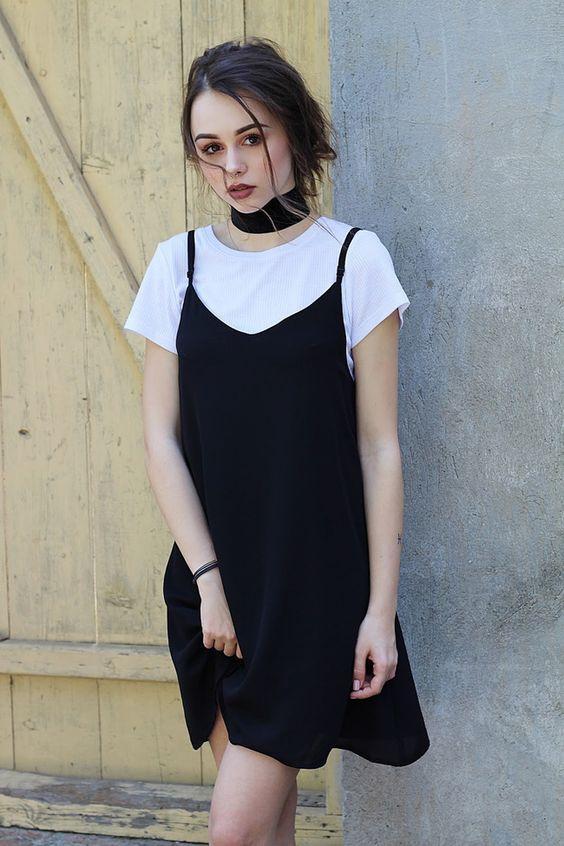 5 chiếc áo hoàn hảo mix cùng váy yếm giúp nàng hack tuổi-1