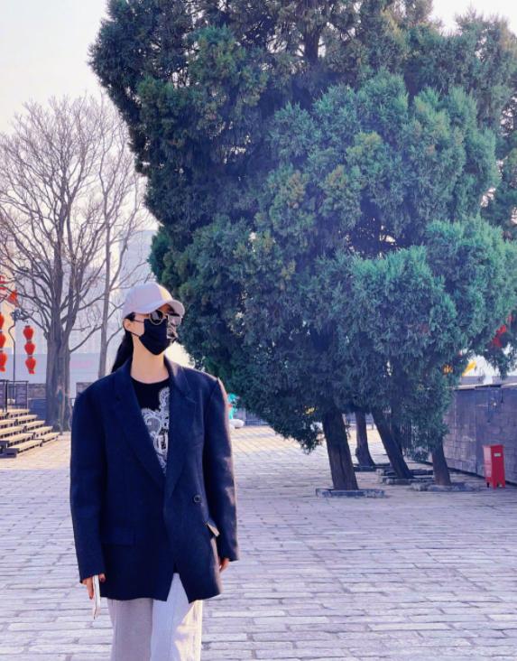 Trai lạ tình tứ Phạm Băng Băng là ai?-1