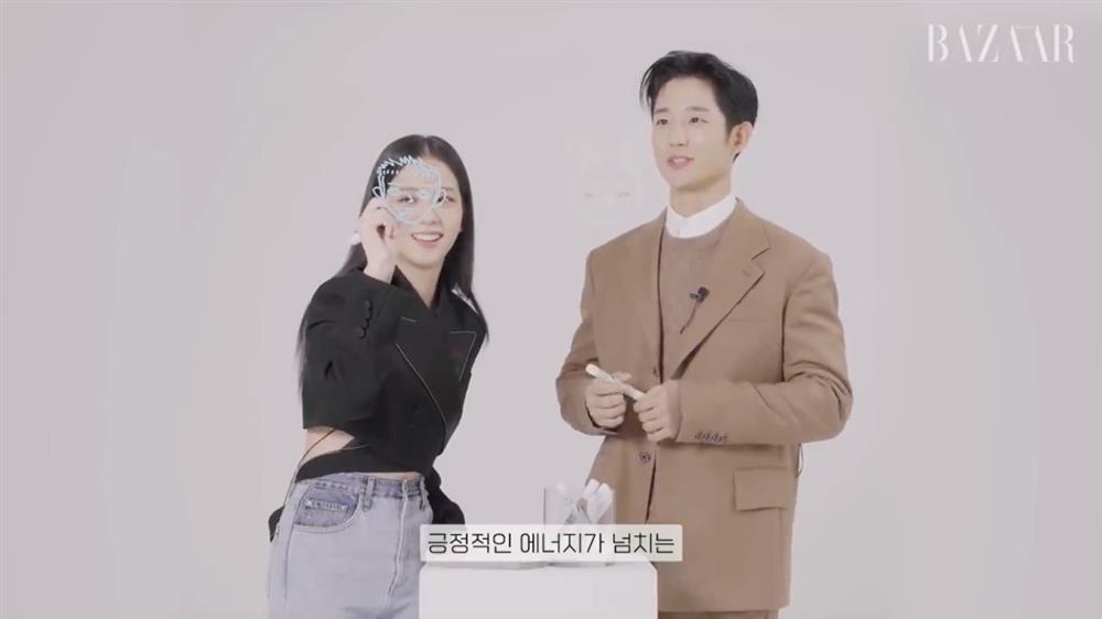 Jung Hae In khen Jisoo có đôi mắt đẹp và năng lượng tích cực-4