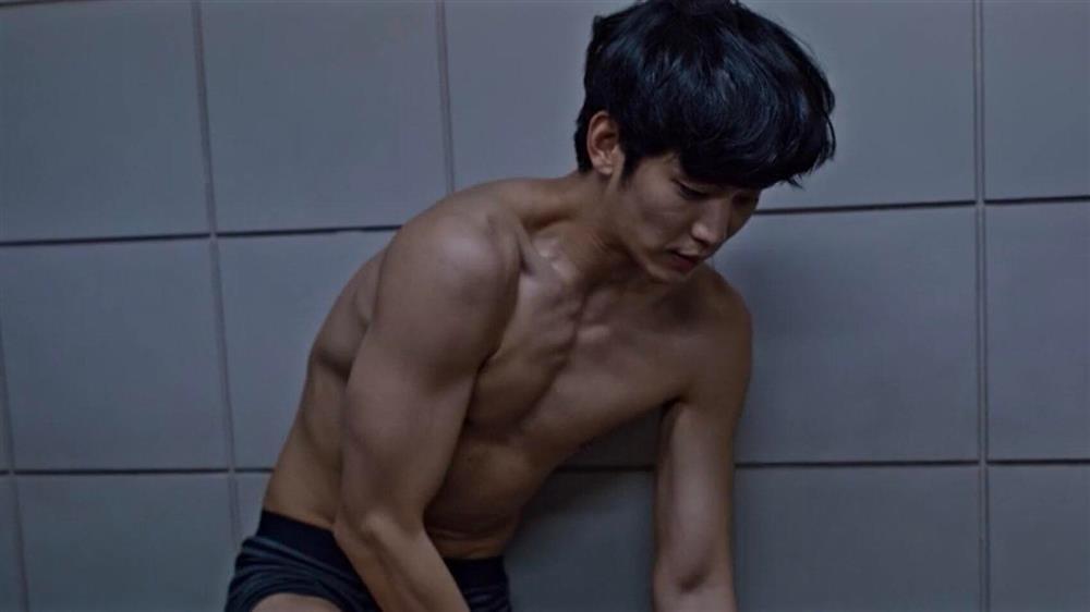 Xịt máu mũi với những cảnh nóng của nam thần Kim Soo Hyun-7