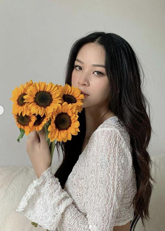 Phí Phương Anh diện đồ lưới giống Chi Pu: Ai đẹp hơn?-4