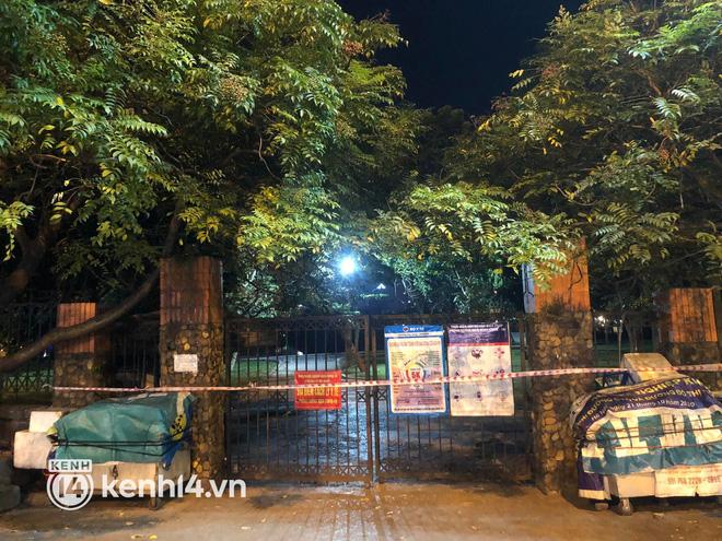 Tạm phong tỏa công viên Thống Nhất vì bảo vệ mắc Covid-19-3