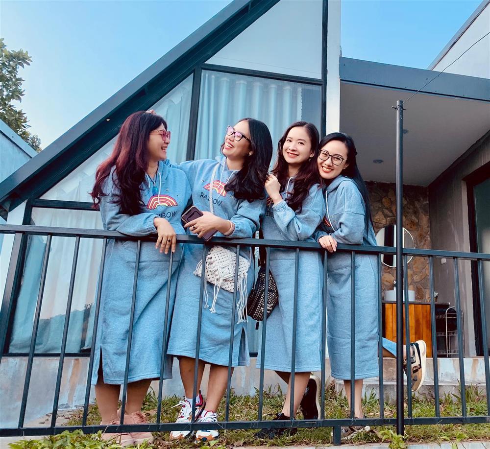 MC Hoài Anh lộ ảnh đời thường, ngoại hình khác hẳn khi lên sóng-2