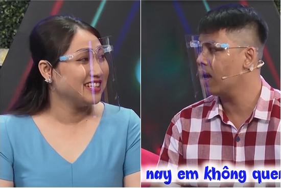 Anh chàng ế suốt 10 năm đòi bấm nút hẹn hò ngay và luôn khi vừa mở rào