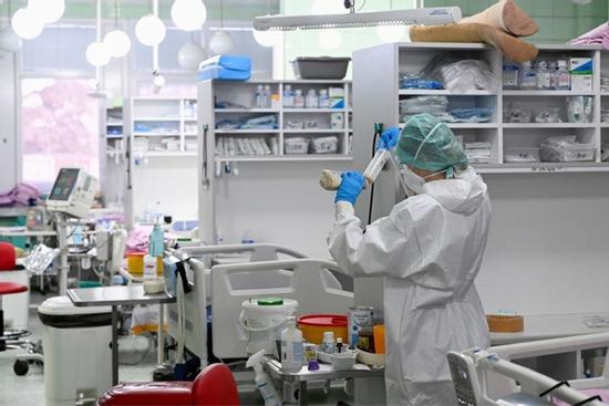 Nhiều người trẻ nhiễm biến thể Omicron